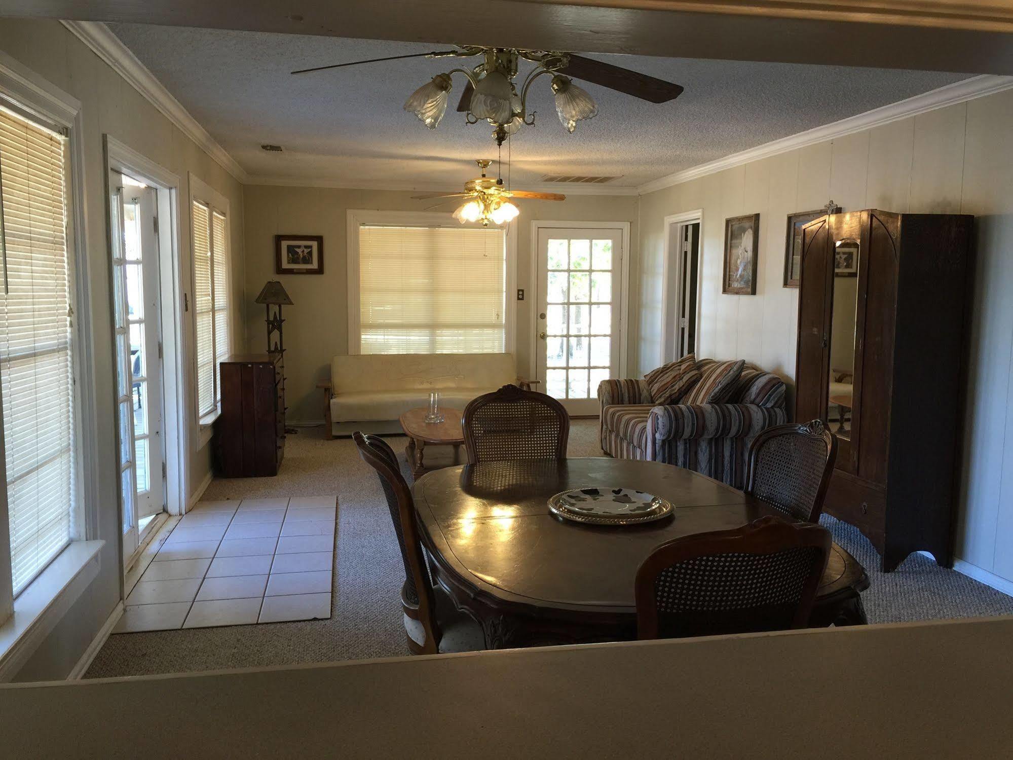 Lone Oak Ranch & Retreat Gainesville Exterior photo
