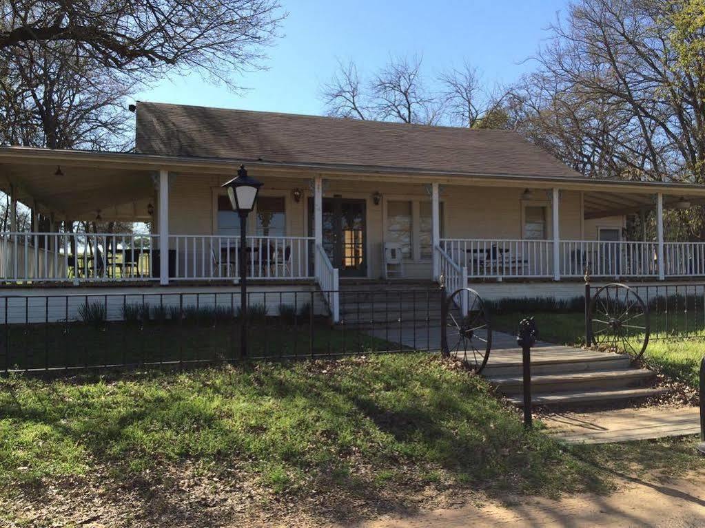 Lone Oak Ranch & Retreat Gainesville Exterior photo