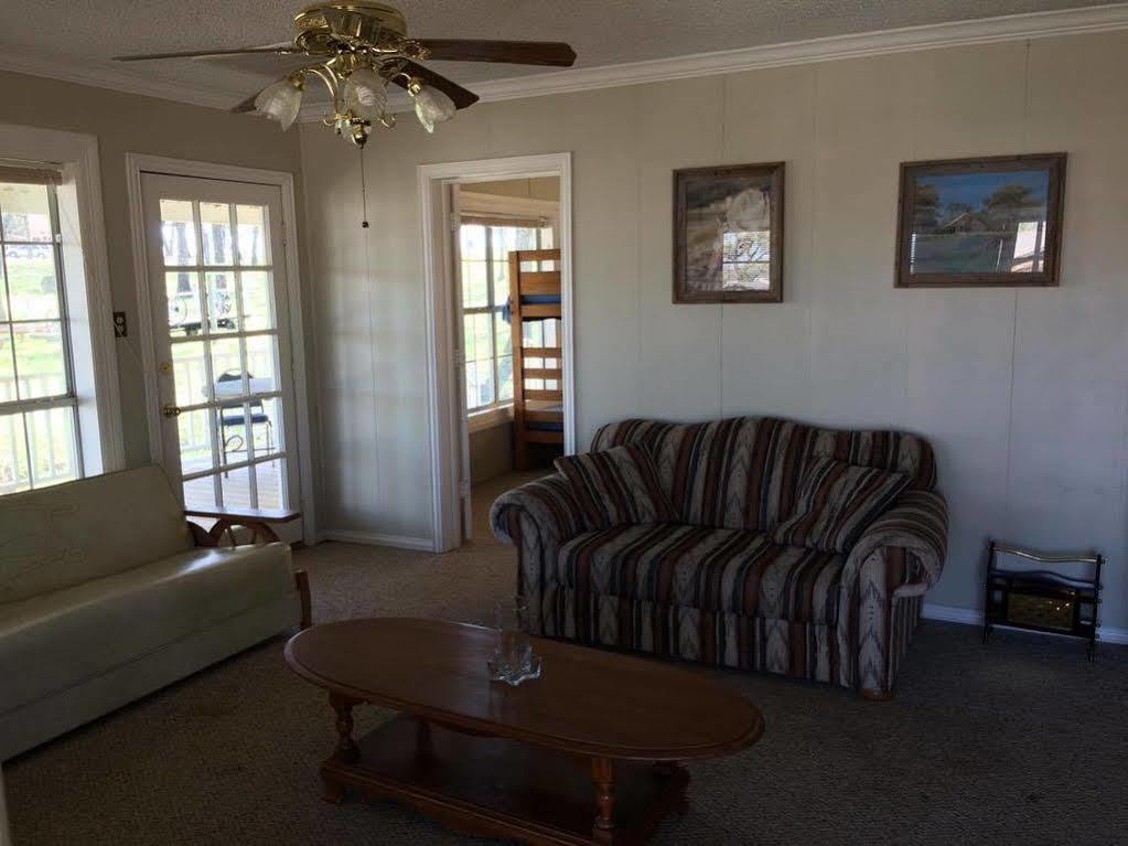 Lone Oak Ranch & Retreat Gainesville Exterior photo