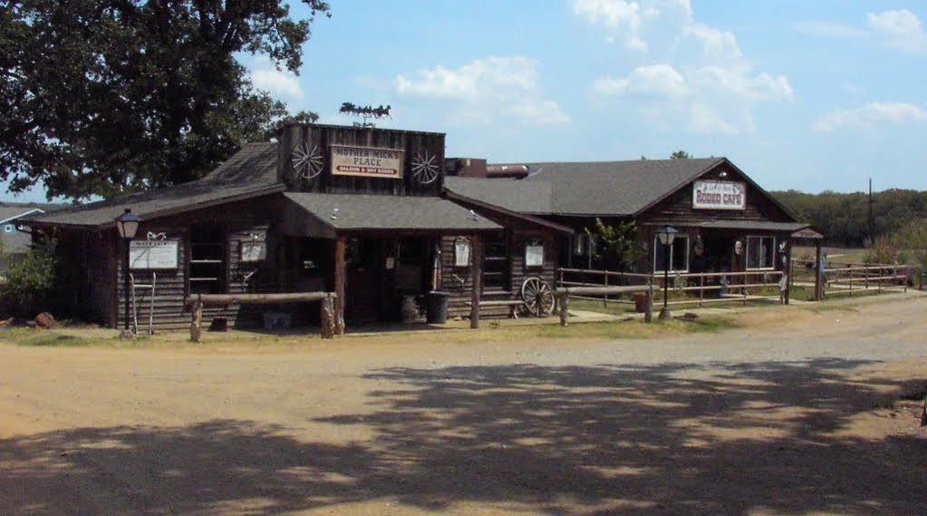 Lone Oak Ranch & Retreat Gainesville Exterior photo